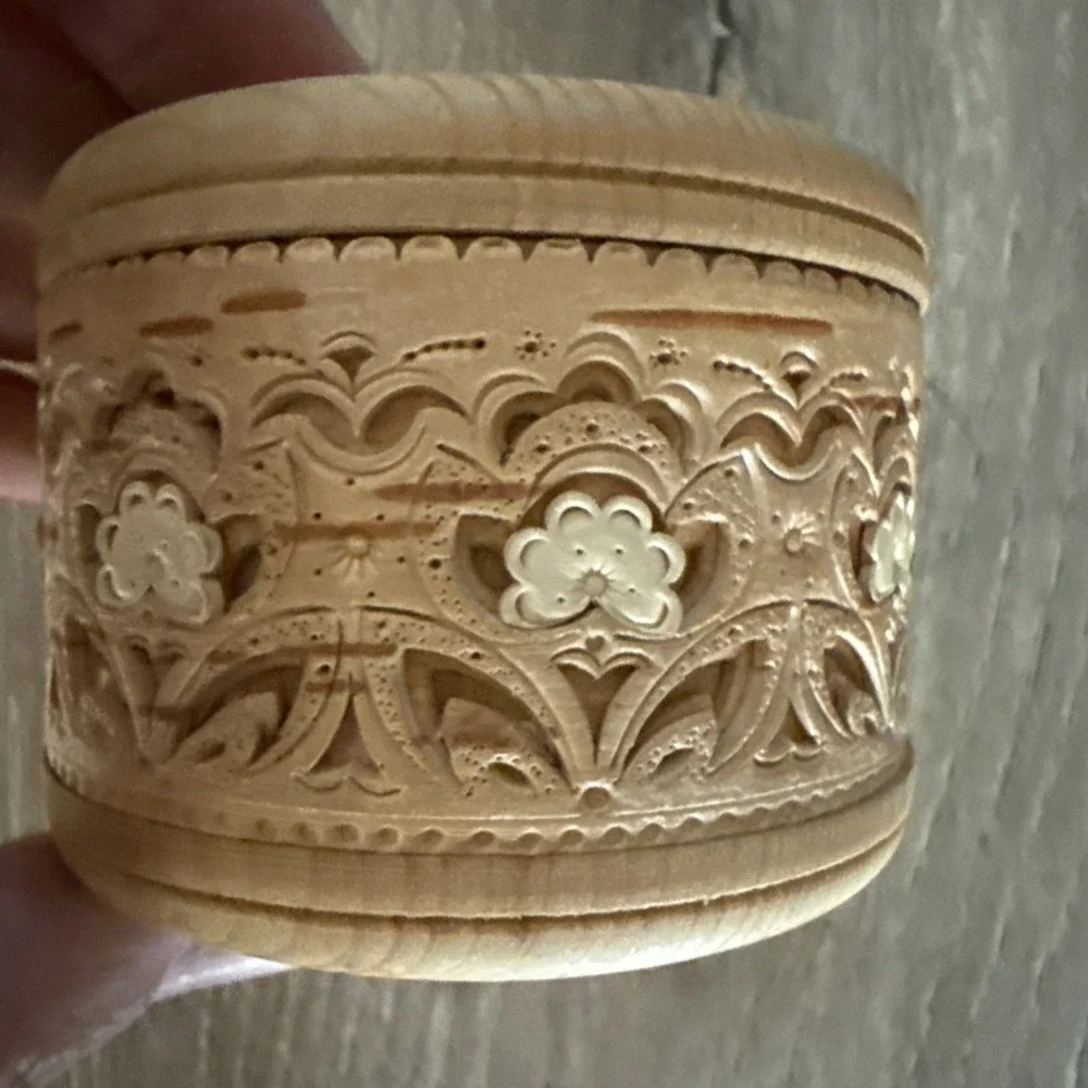Russian Hand Made Decorated Birch Bark Beresta Round Trinket Box